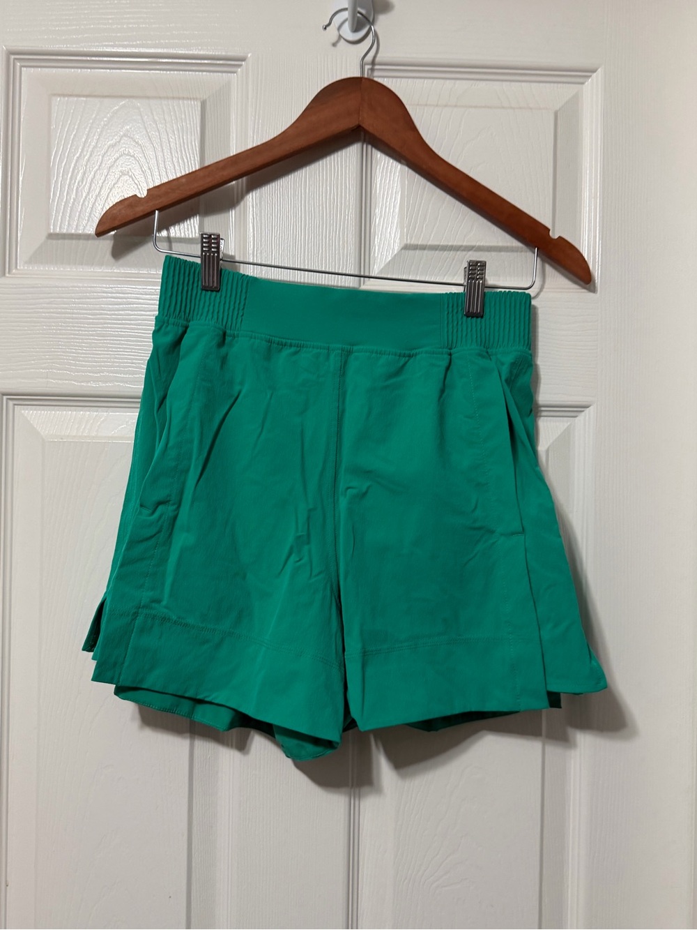 Lululemon athletics stretch woven relaxed fit high rise short size small vguc
